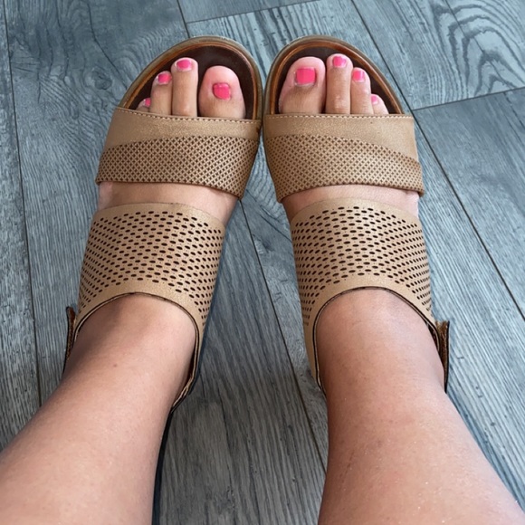 Shoes - Picture 5 of 8